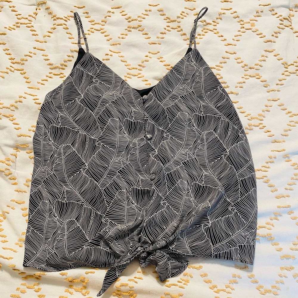 Sienna sky cropped button up tank with tie tropical palm leaf print